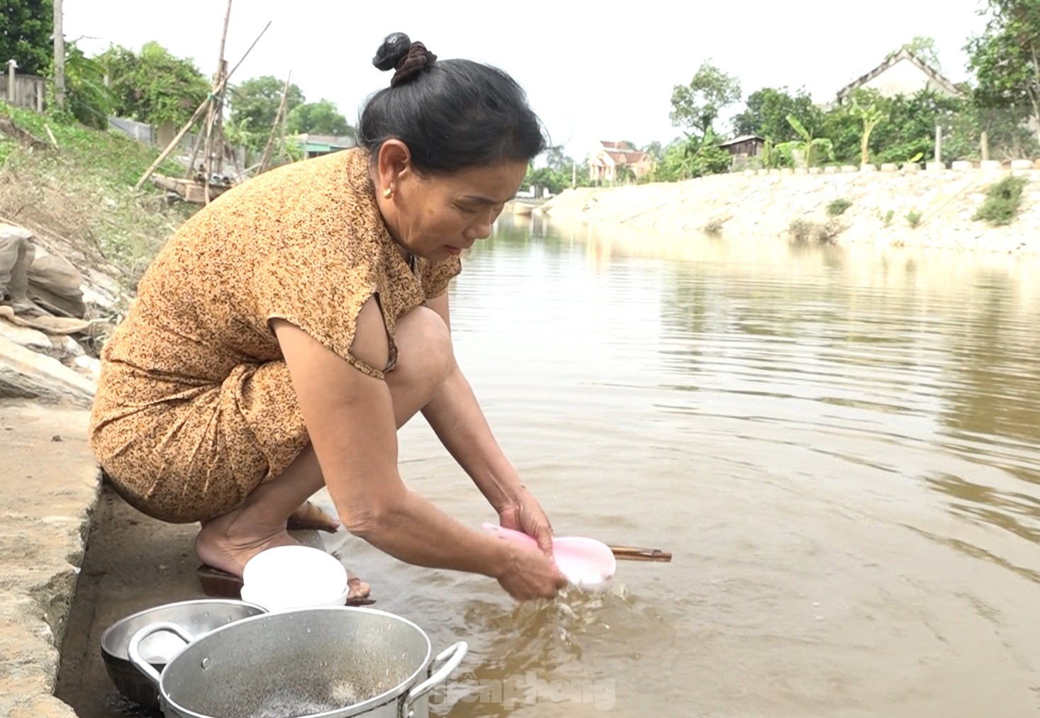 Ha Tinh: Thousands of households use polluted river water for daily activities photo 4