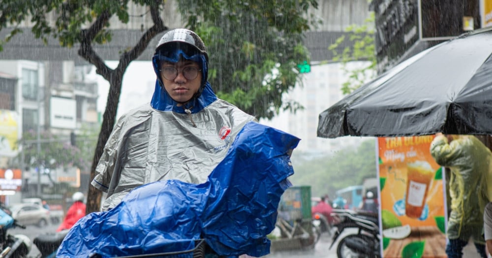 Lluvia a primera hora de la mañana, día todavía caluroso.