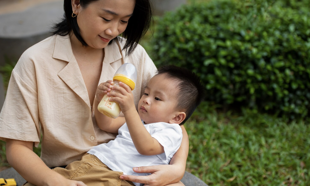 Có nên giảm sữa khi trẻ biếng ăn?