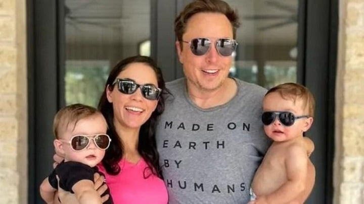 イーロン・マスクとシヴォン・ジリスとその子供たち。