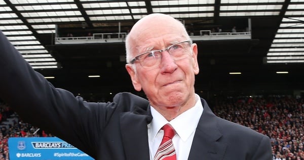 Huyền thoại CLB M.U và bóng đá Anh, Sir Bobby Charlton qua đời ở tuổi 86