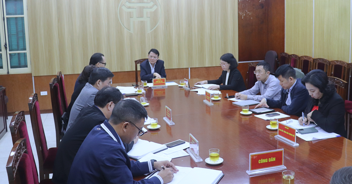 Vice Chairman of Hanoi People's Council Pham Qui Tien periodically receives citizens