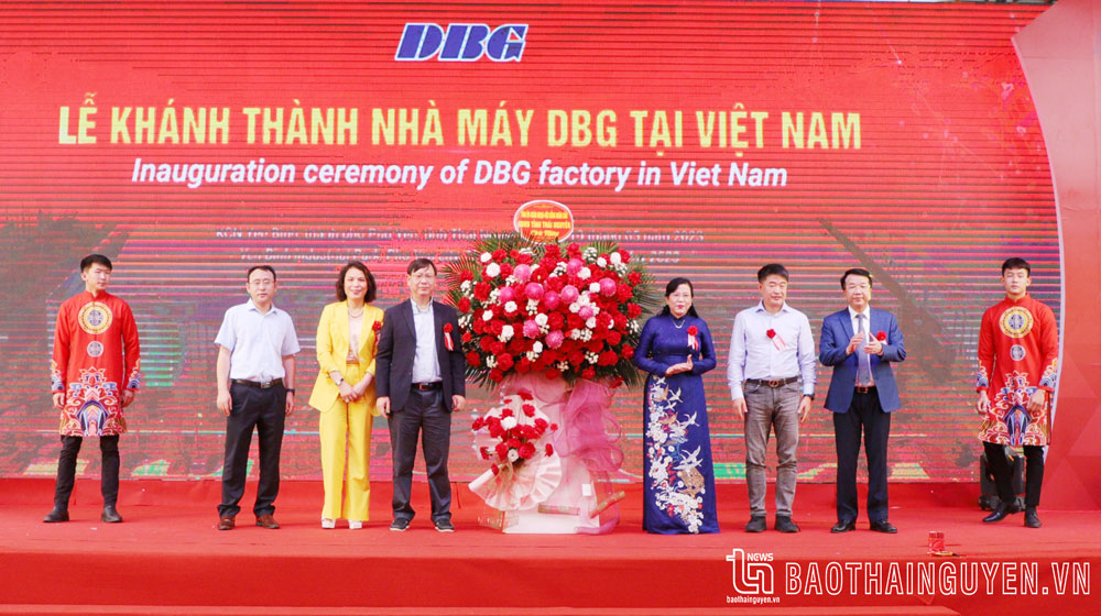 Provincial leaders congratulate DBG Technology Vietnam Co., Ltd.