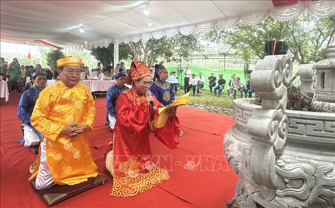 Nachstellung der Anbetungszeremonie des Nam Giao-Altars aus der Ho-Dynastie