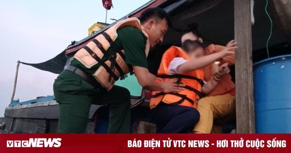 Rescued father and son who fell into the river in Ho Chi Minh City