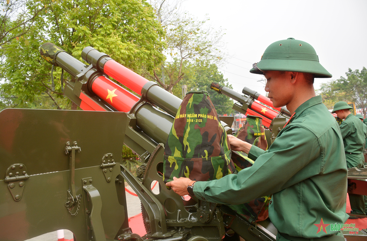 L'artillerie d'apparat est arrivée à Dien Bien.