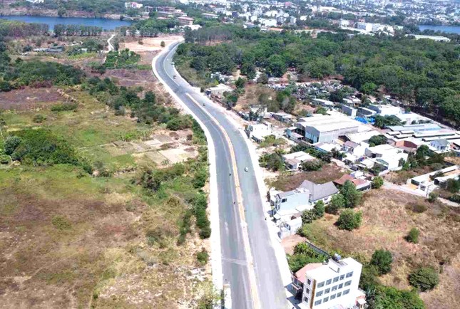 ホーチミン市とビンズオン省を結ぶ約1兆2千億ドンの路線の全景（写真4）