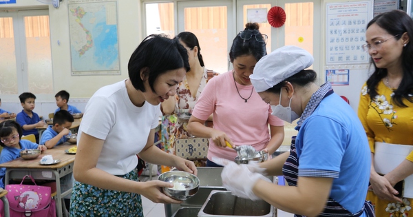 Una escuela de la ciudad de Ho Chi Minh invita a los padres a almorzar con sus hijos