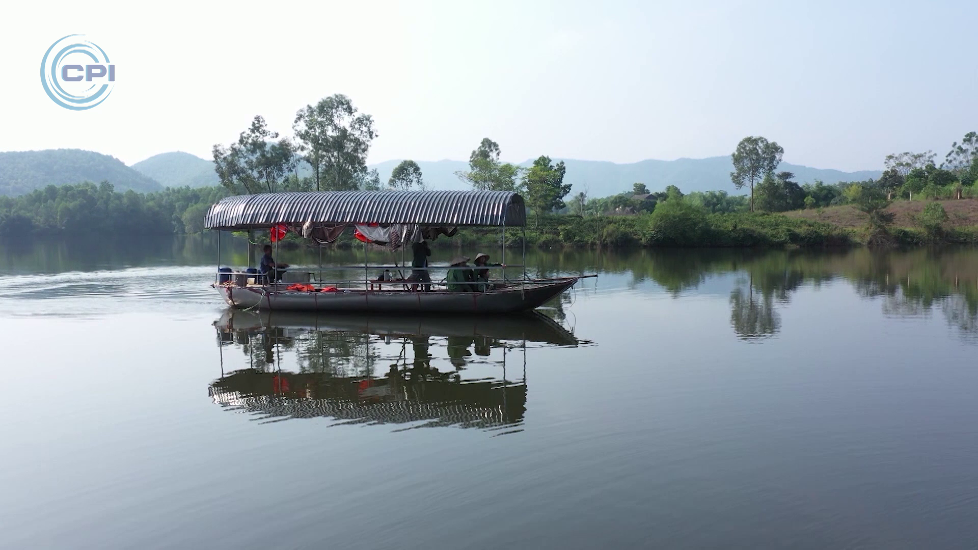 ចុះទៅបឹង Ghenh ដើម្បីរើសតែ Khe Lim