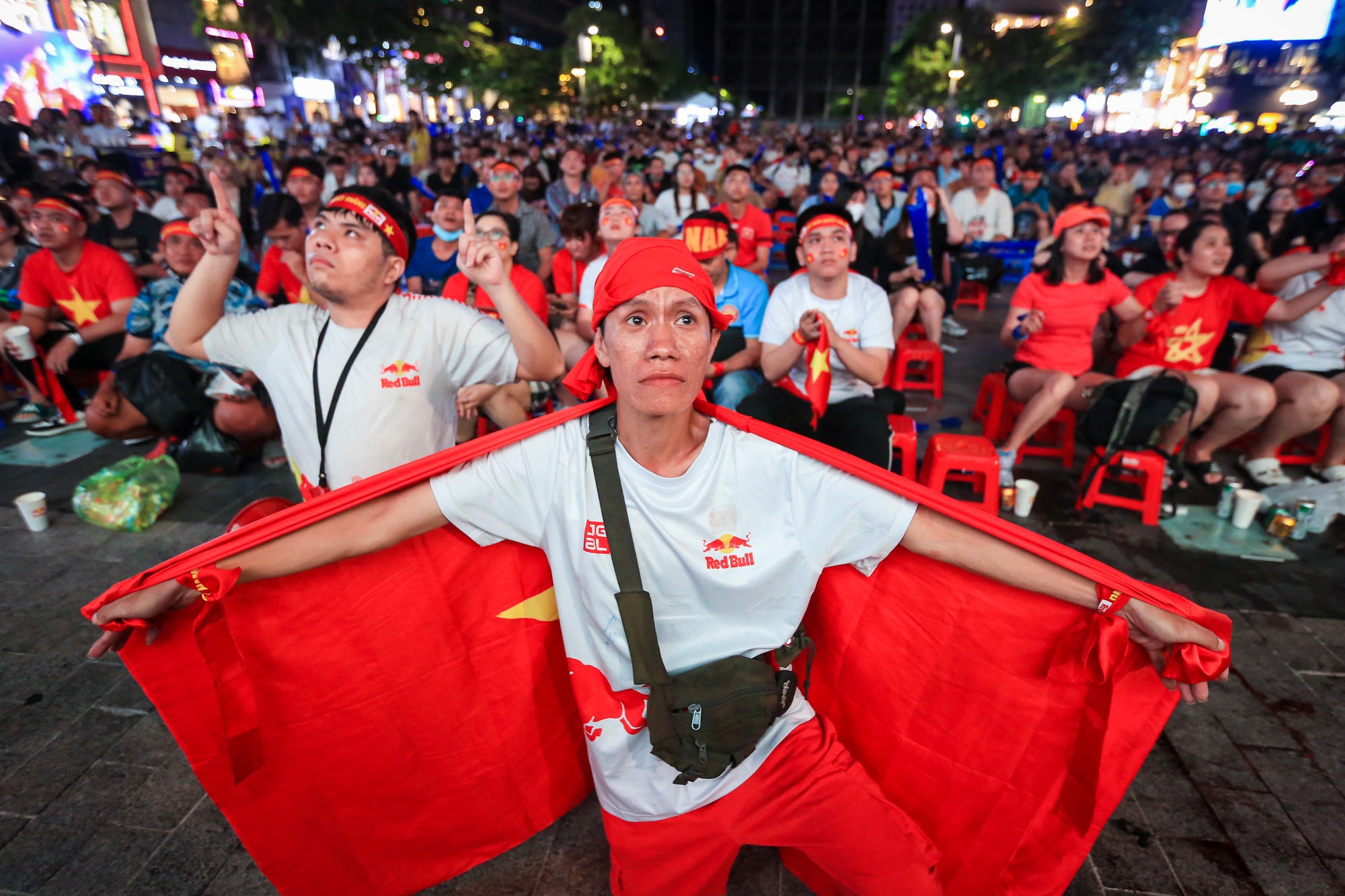 Tưng bừng ngày tuyển bóng đá nữ Việt Nam vô địch SEA games 32 - Ảnh 2.