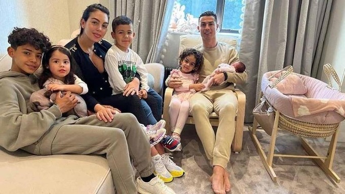 C.Ronaldo vướng nghi án trục trặc với bạn gái - 2