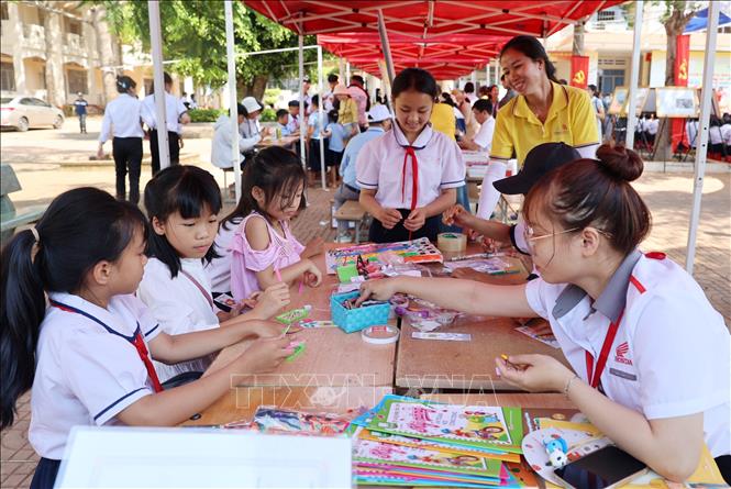 Vietnamesischer Tag des Buches: Bücher lesen – Begrüßen Sie die Zukunft