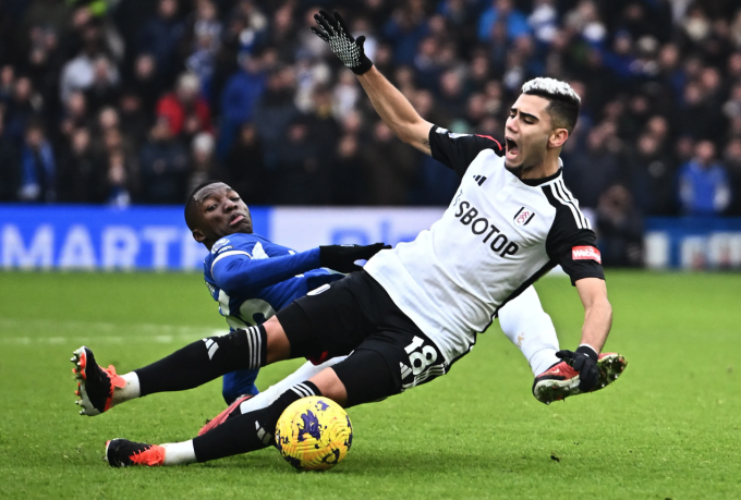 Der Streit zwischen Moise Caicedo und Andreas Pereira. Foto: Reuters