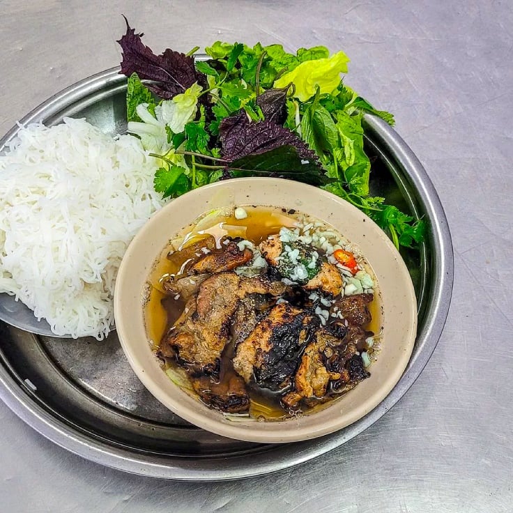 Los fideos con carne a la parrilla son un plato con la combinación perfecta de carne a la parrilla, verduras verdes y una rica salsa para mojar. Foto: Guía Michelin