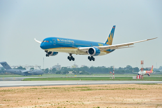 Airplanes of various airlines at Noi Bai airport. Photo: Giang Huy