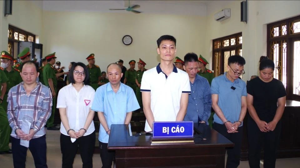 Death penalty for 3 defendants in the case of trafficking more than 23kg of drugs from Laos to Vietnam