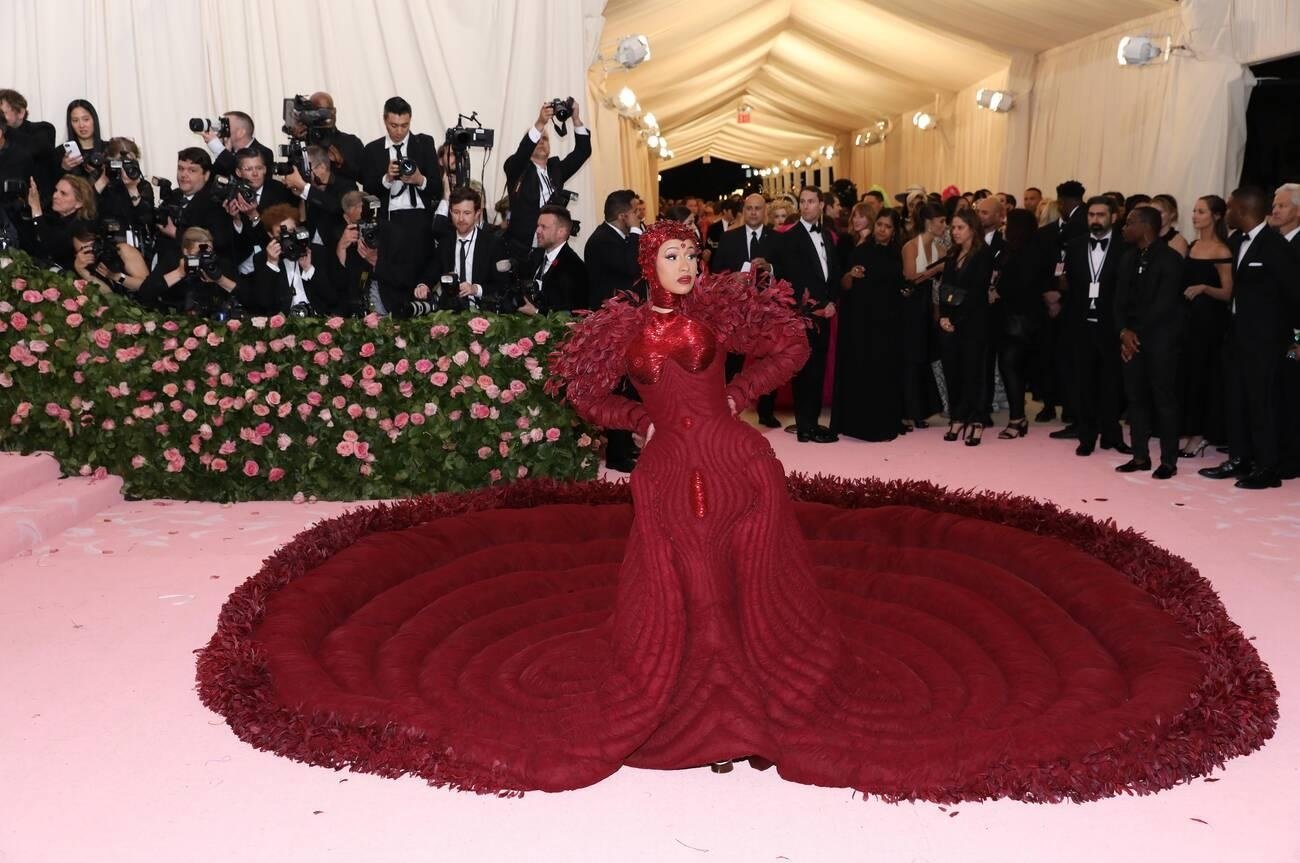 vay khoa than metgala anh 10