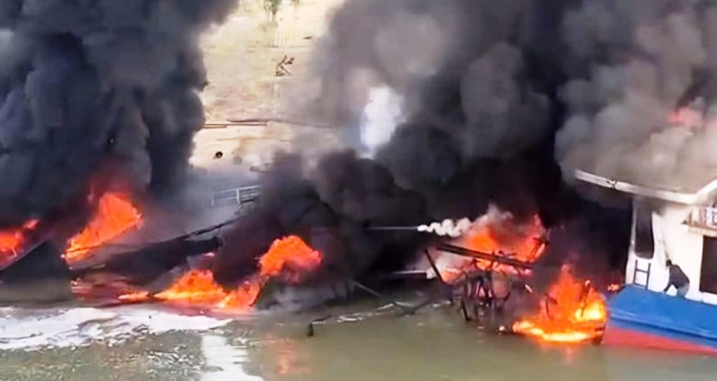 Oil tanker explodes on Boi River, 3 people injured