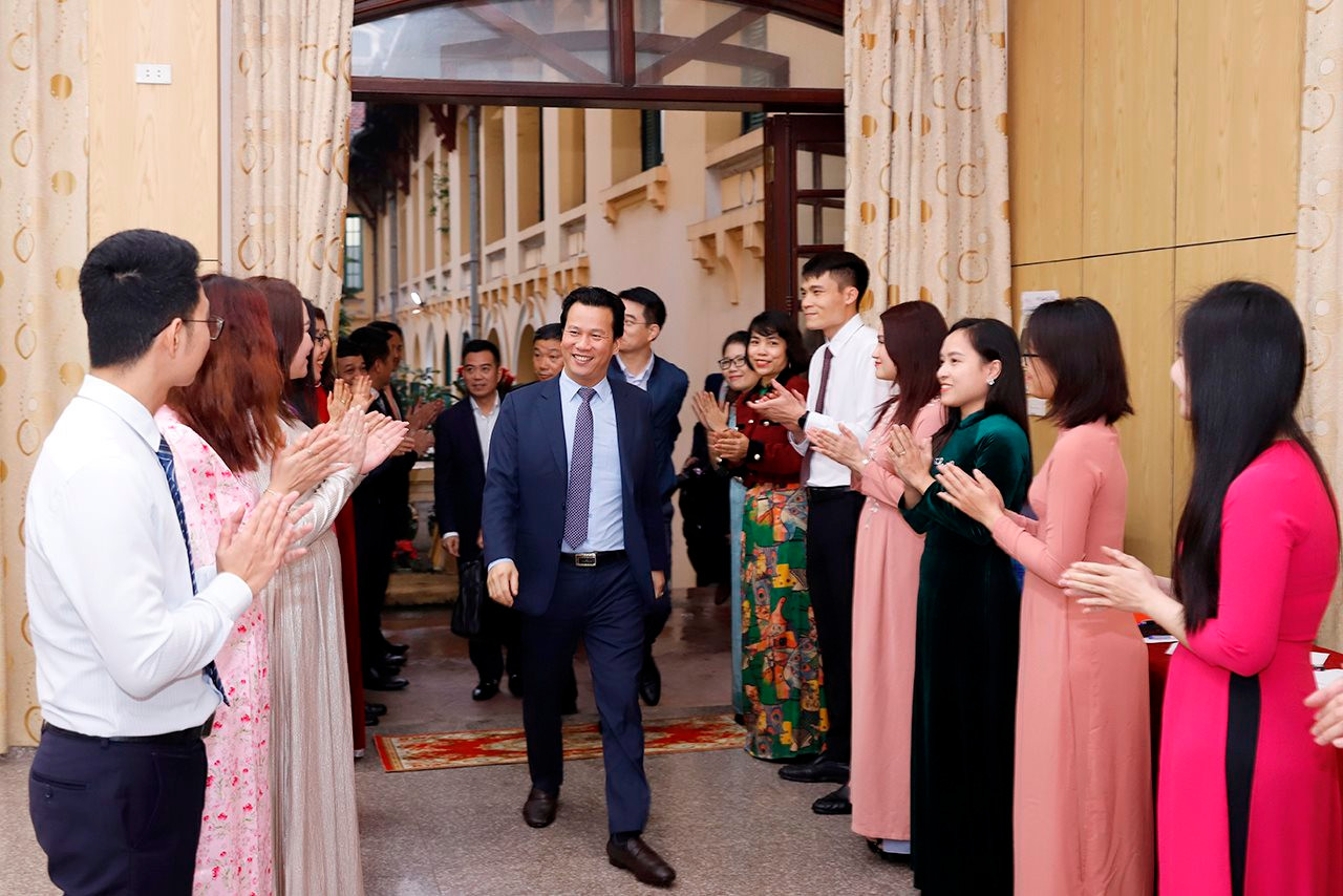 pequeño_bo-truong-den-cuc.jpg