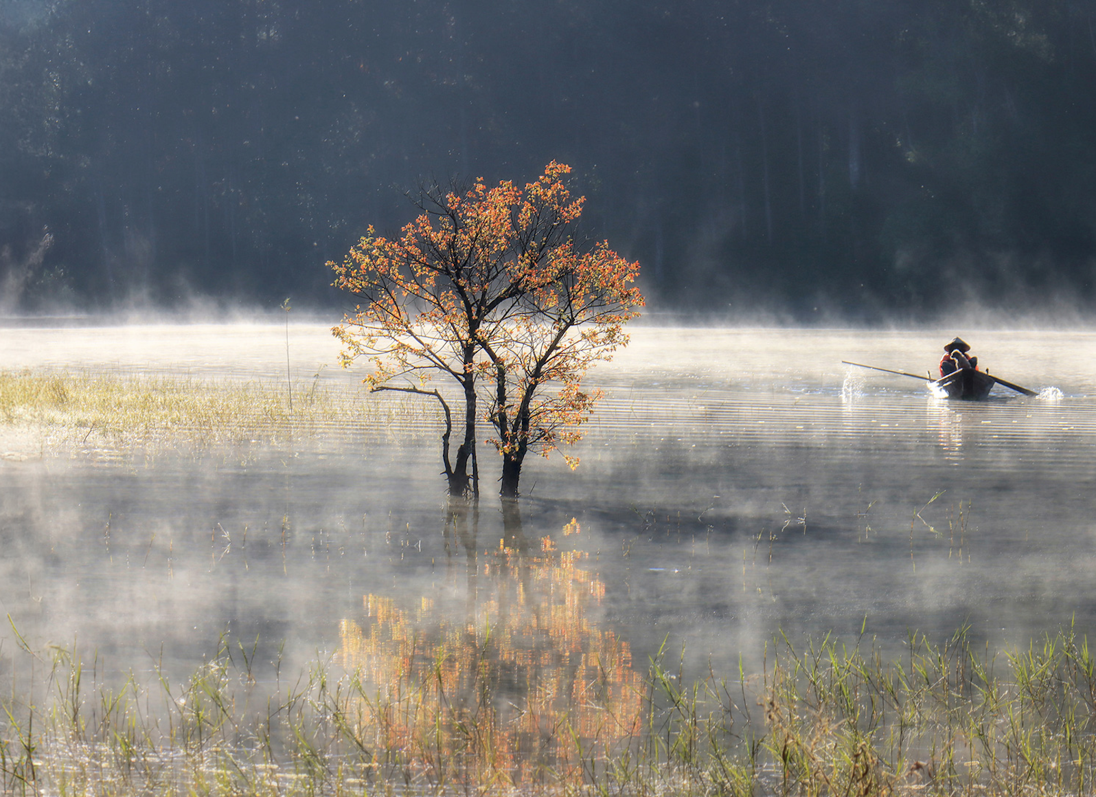 Admire the top 5 beautiful lakes in Vietnam, both strange and familiar