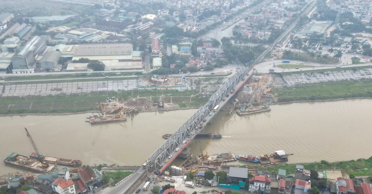 Cấm người và phương tiện qua cầu Đuống