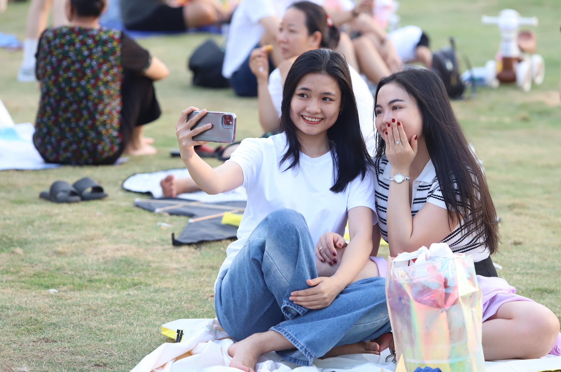 Thousands of people flock to the East of Ho Chi Minh City to 'live slowly' photo 16