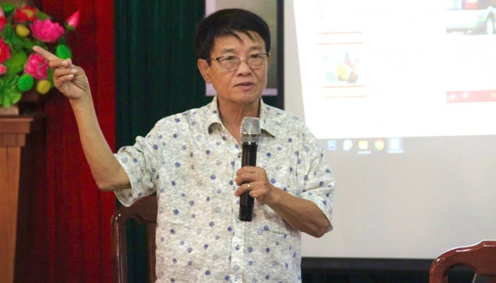 Journalist Huynh Dung Nhan shares about professional skills in writing reports