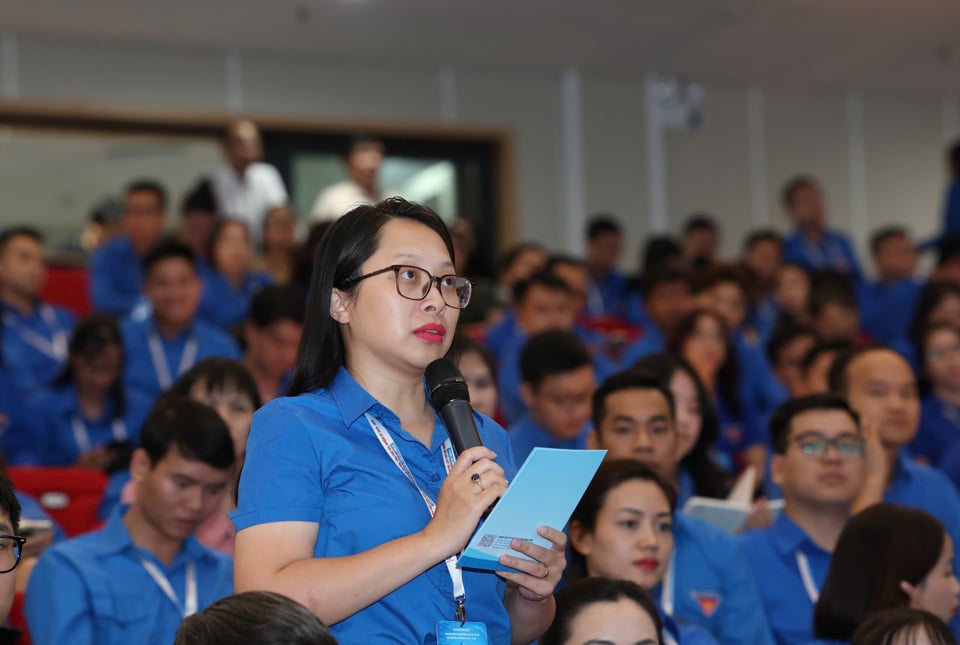 Le délégué Tran Kim Huyen (district de Hoan Kiem) a pris la parole lors du programme.