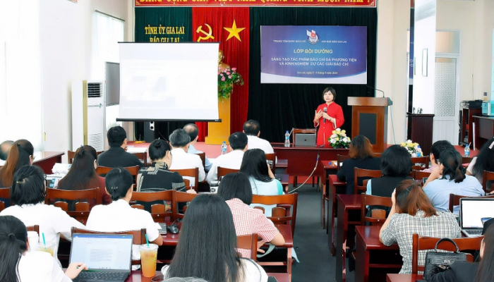 More than 70 journalists attend multimedia journalism creation training course