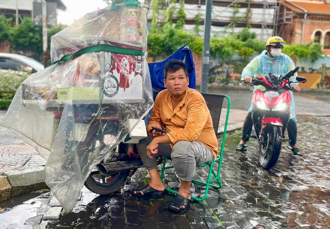 Đời thường dung dị ở trung tâm TP.HCM qua ống kính của sinh viên Trường đại học Nguyễn Tất Thành - Ảnh 3.