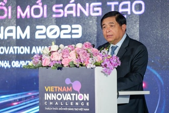 Minister of Planning and Investment Nguyen Chi Dung launched the Vietnam Innovation Challenge 2024 program.