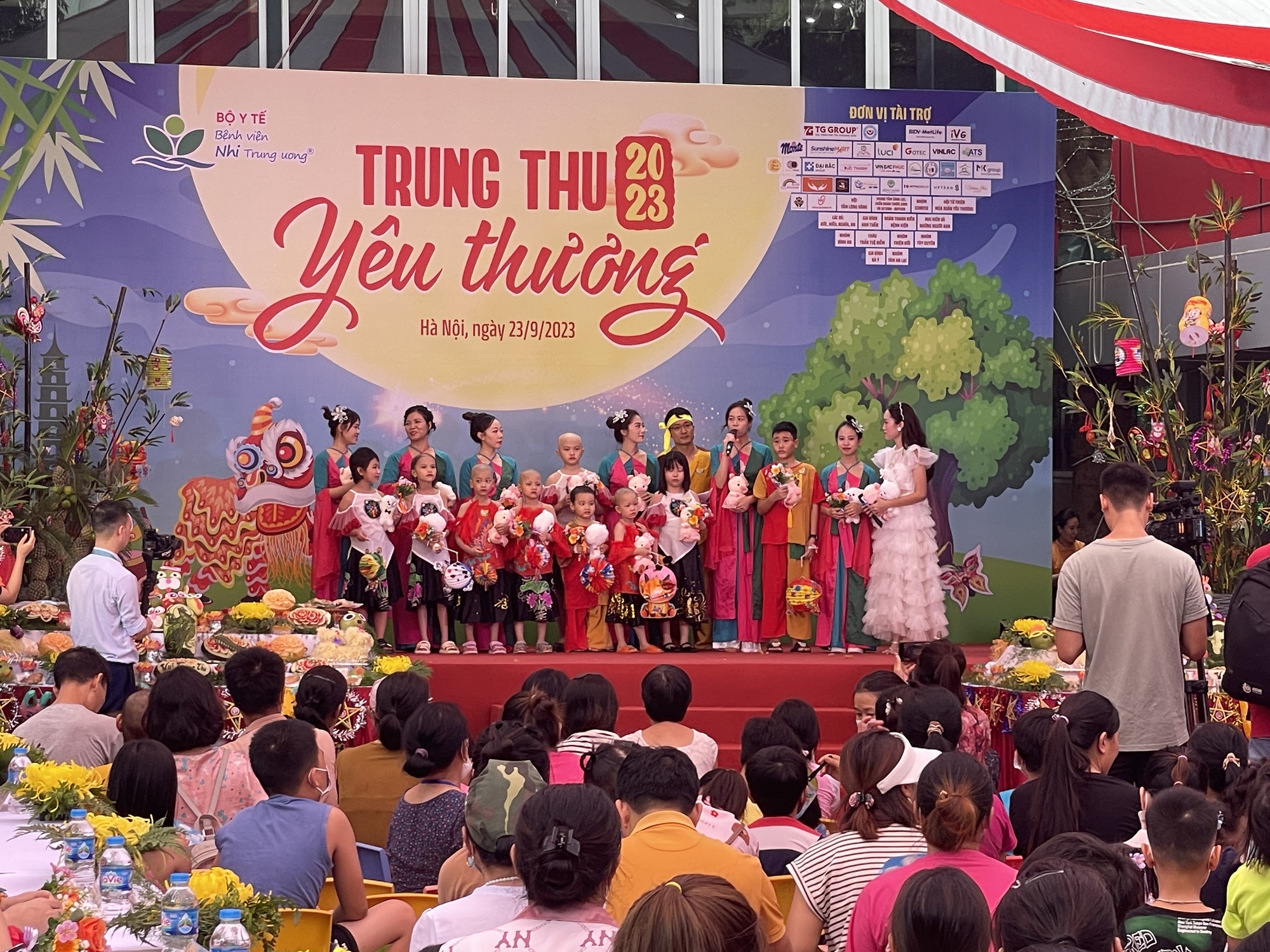 2.200 bệnh nhi đón Trung thu yêu thương - Ảnh 3.