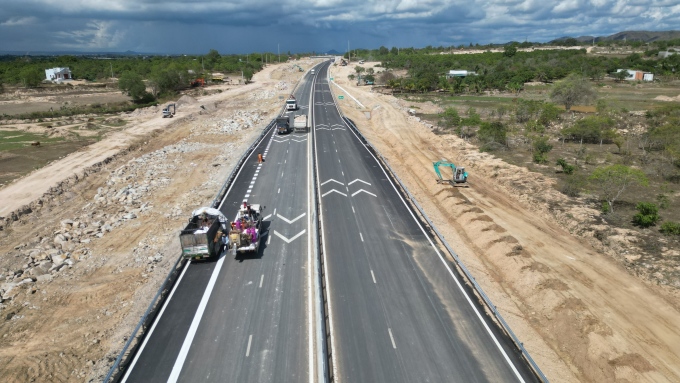 ビンハオ-ファンティエット高速道路の主要ルート、ハムトゥアンバック県（ビントゥアン）を通過する区間。写真: ベト・クオック