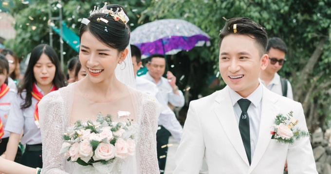 Phan Mạnh Quỳnh lấy vợ hot girl: Tấu hài mỗi ngày, tặng vợ trăm triệu - 1
