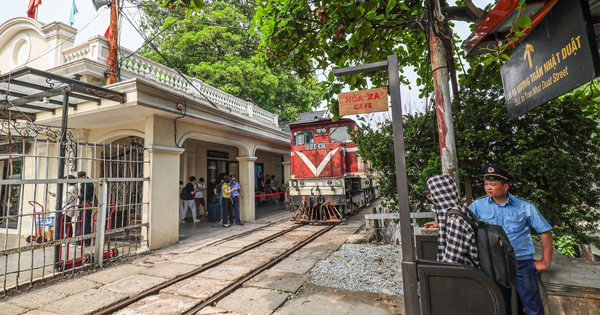 Chuyến tàu đặc biệt tham quan Nhà máy Xe lửa Gia Lâm