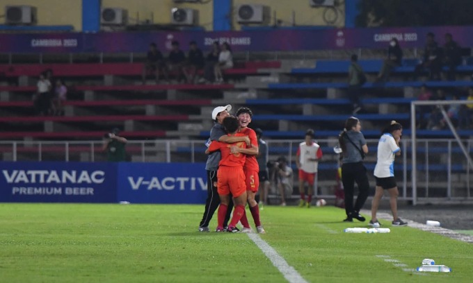Les joueurs birmans célèbrent leur victoire de retour. Photo : FAT