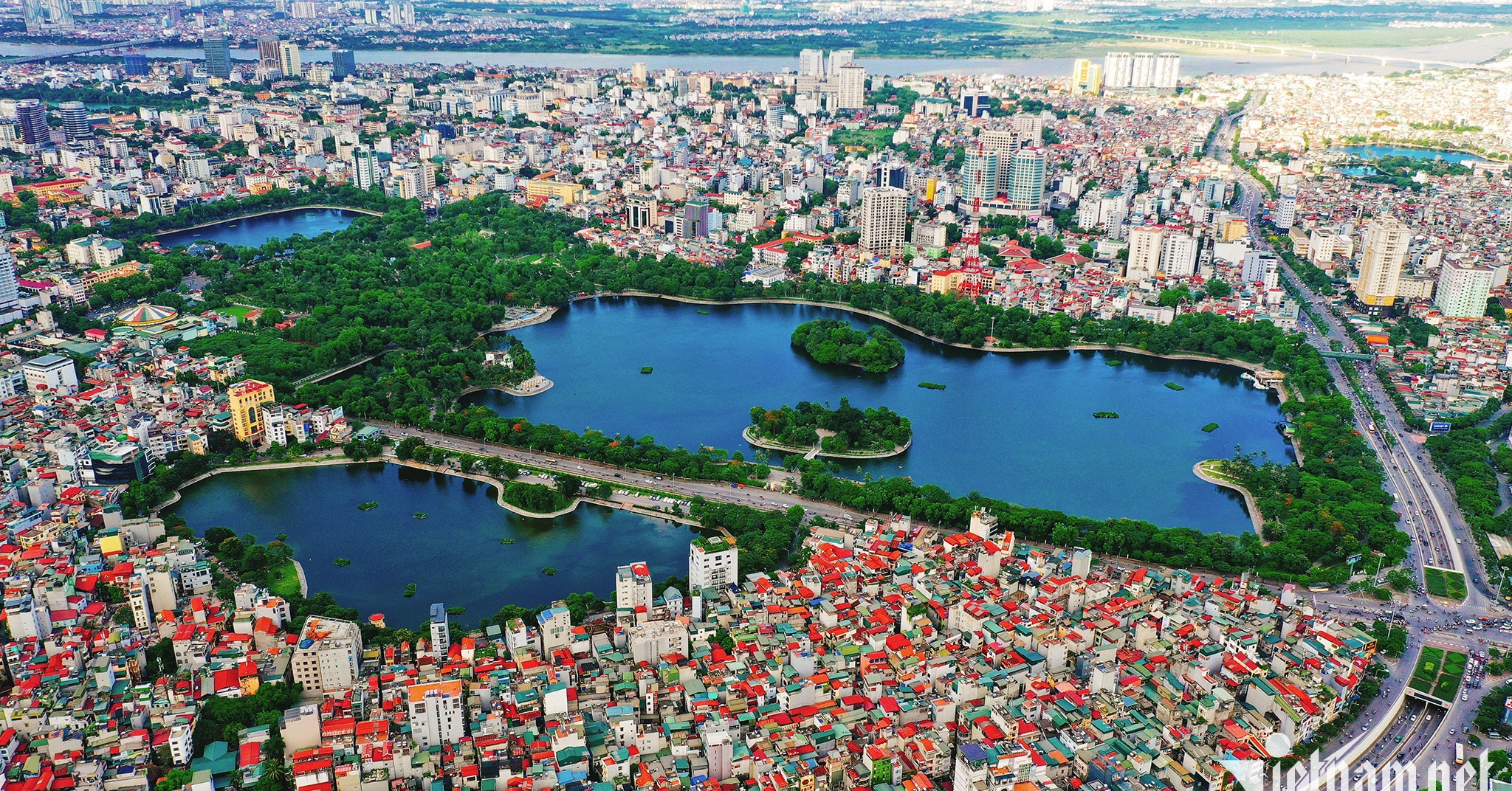 Hanoi should eliminate low-rise buildings to build modern high-rise buildings.