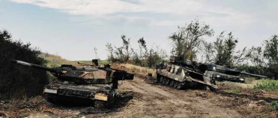 World - Attacked by Ukrainian UAV, Russian tank still survived, responded fiercely (Photo 3).