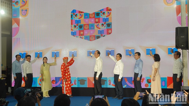 Ceremonia de apertura del Festival del Libro Infantil de la ciudad de Ho Chi Minh, parte 1