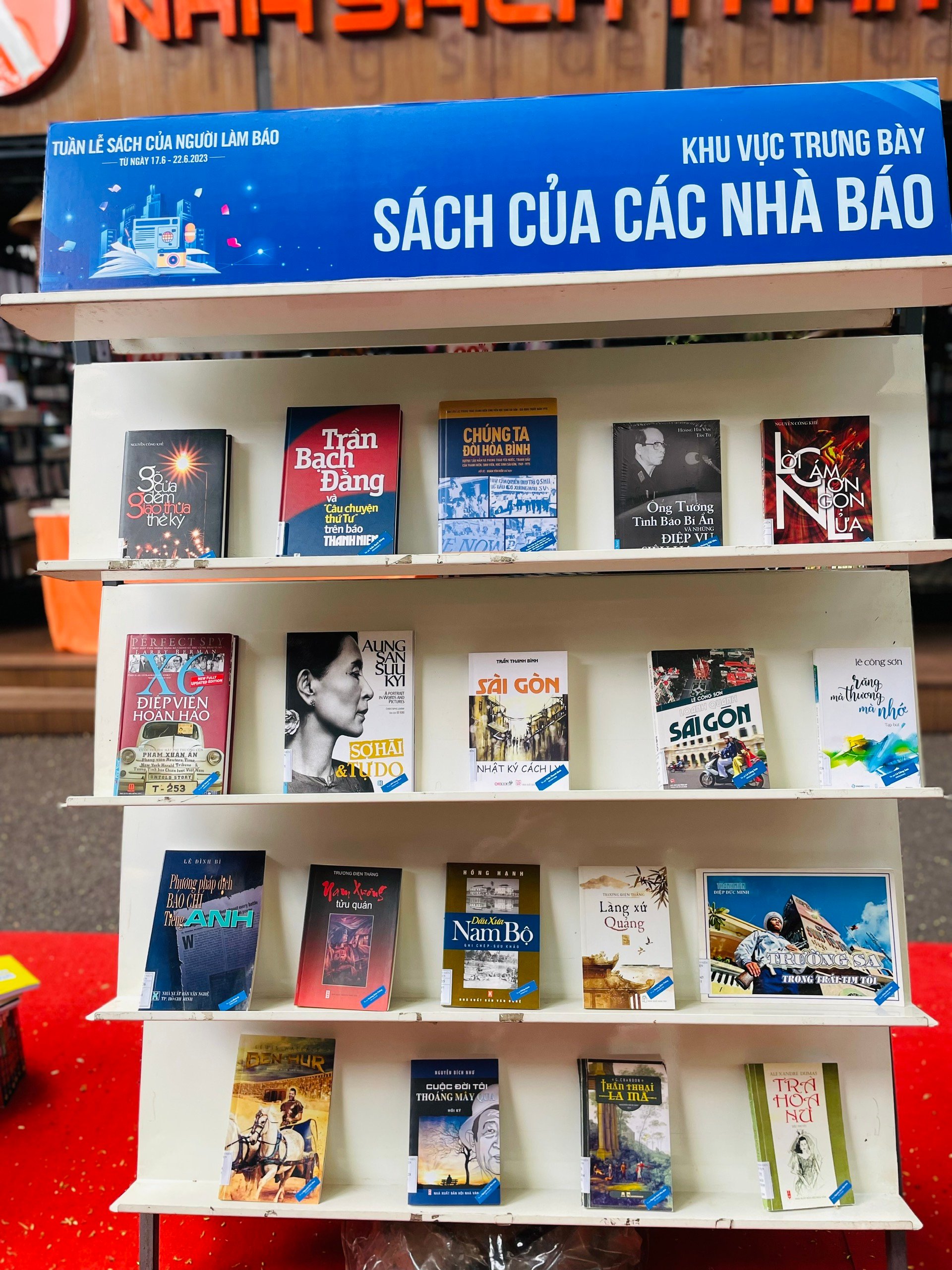 Sôi nổi ngày khai mạc 'Tuần lễ Sách của người làm báo' tại Đường Sách TP.HCM - Ảnh 9.
