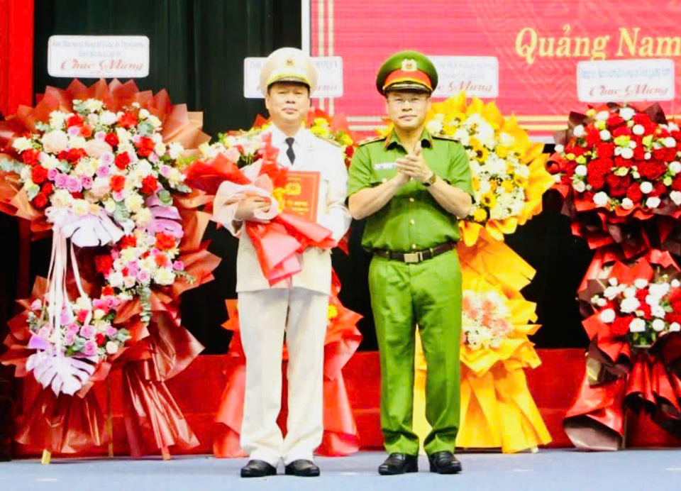 Colonel Nguyen Huu Hop received the decision to hold the position of Director of Quang Nam Provincial Police on August 20.