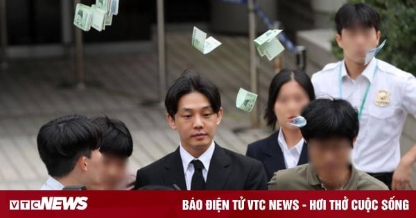 A-list actor gets a wad of money thrown in his face with the message 'take it to jail and use it'