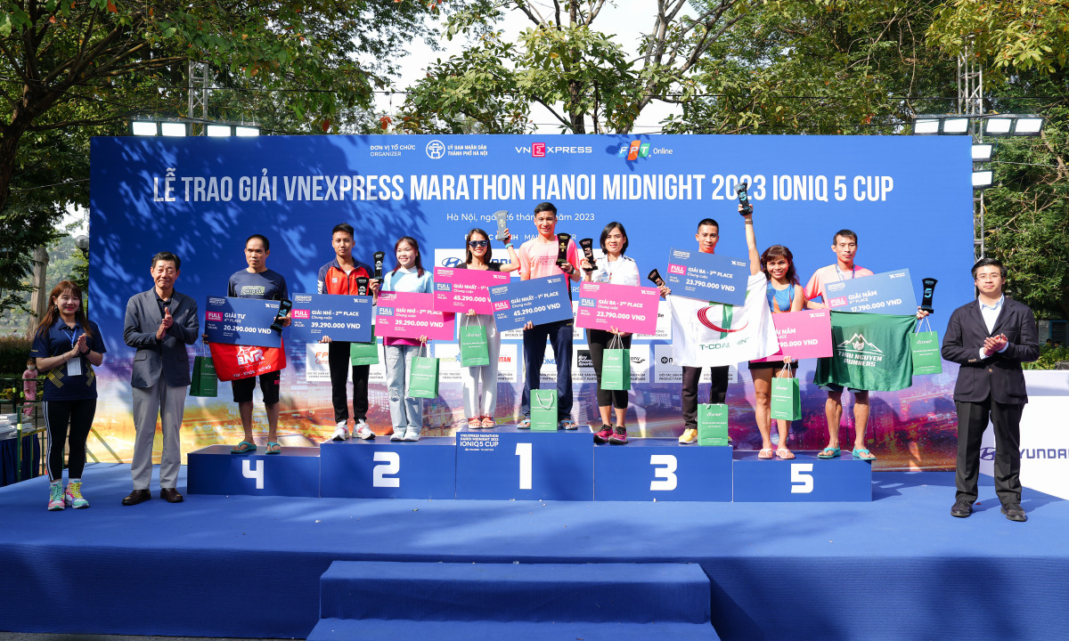 VnExpress Marathon Hanoi Midnight 2023 trao hơn 1 tỷ đồng tiền thưởng