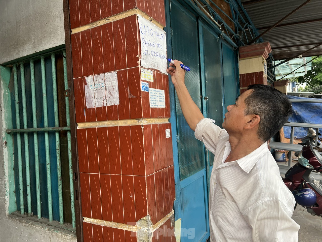 Strange scene at the 'boarding house capital' in Ho Chi Minh City photo 4