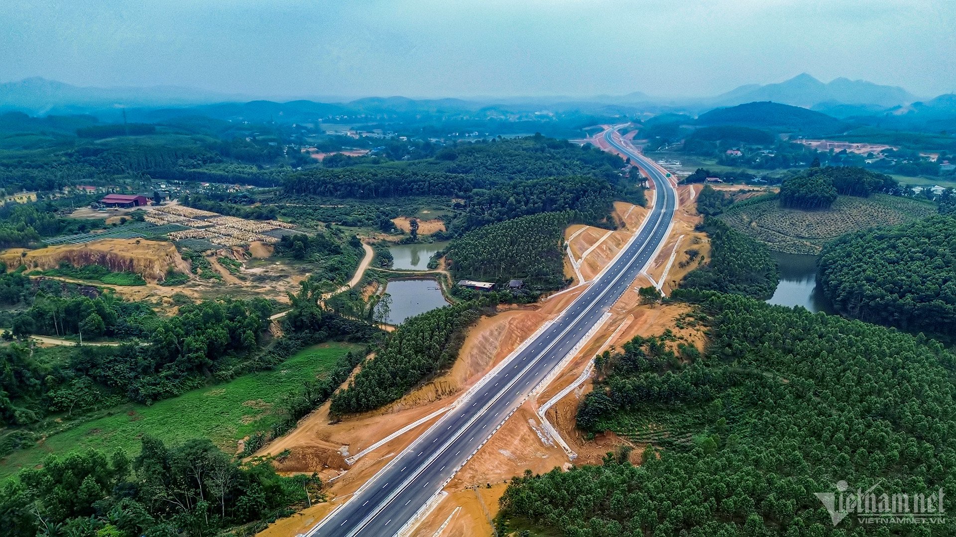 Investing more than 1,000 billion VND to connect Noi Bai - Lao Cai expressway with Tuyen Quang - Phu Tho expressway