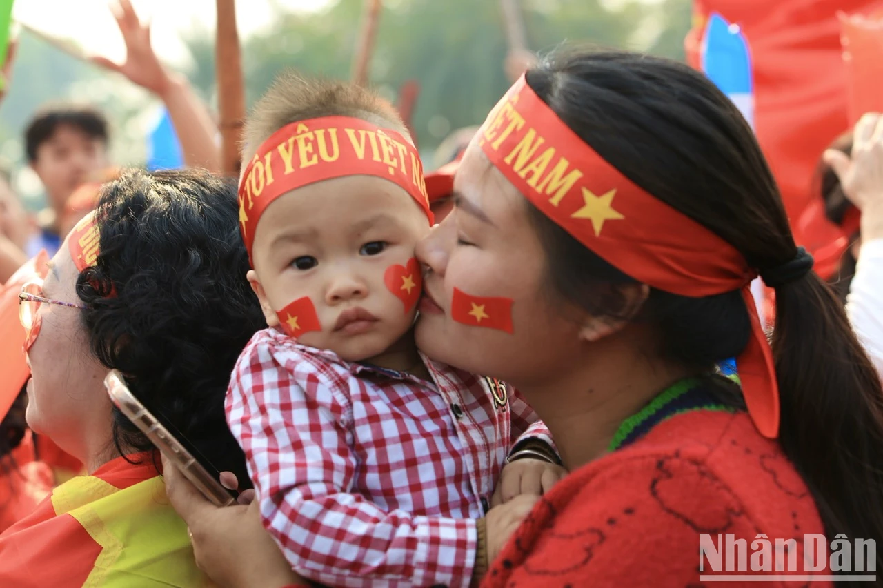 [Photo] Fans welcome the champions home photo 13