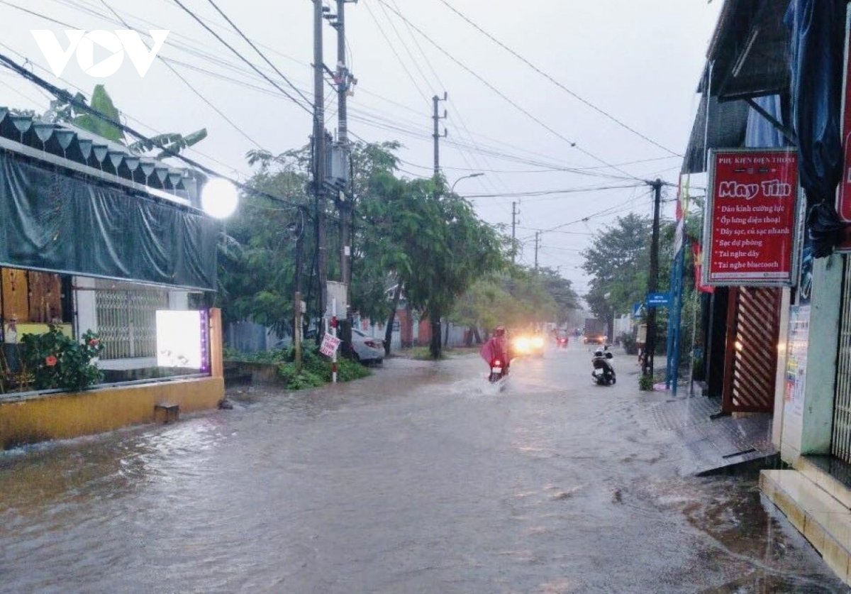 thua thien hue cho hoc sinh nghi hoc vi mua lon hinh anh 2