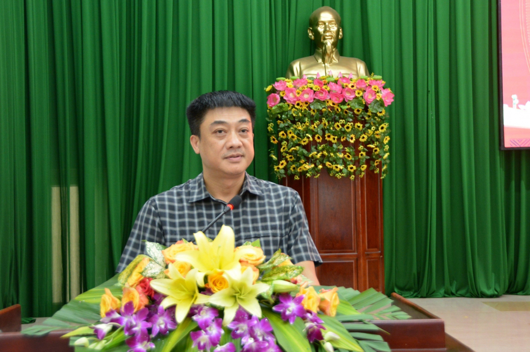 Tu Thai Giang, Mitglied des Ständigen Provinzausschusses und Sekretär des Parteikomitees der Stadt Buon Ma Thuot, hielt auf der Konferenz eine Abschlussrede.