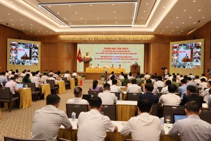 ภาพรวมสะพานสำคัญการประชุมคณะกรรมการแห่งชาติว่าด้วยการเปลี่ยนแปลงทางดิจิทัล ครั้งที่ 6 และคณะทำงานดำเนินงานโครงการ 06 ของรัฐบาล (ภาพ: NH)