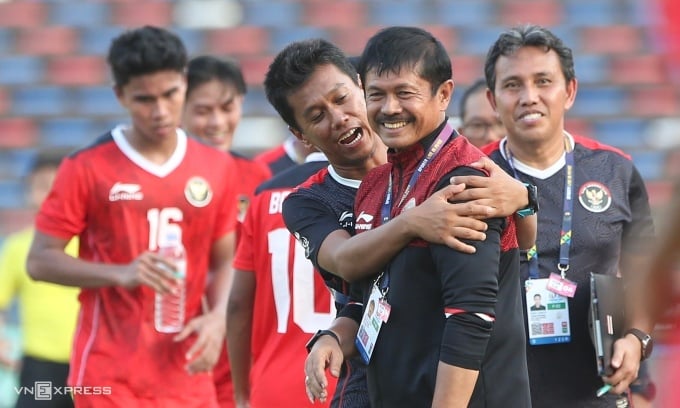 Indonesia U22 coach Indra Sjafri (second from right) admitted he was more afraid of meeting Vietnam than Thailand. Photo: Hieu Luong